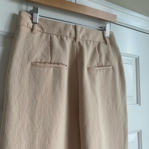Aritzia the effortless pant tall size 6. Color is a cream/pink